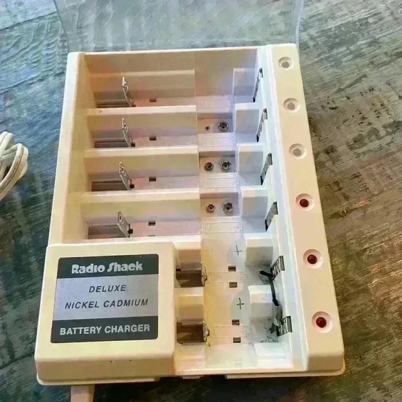 RADIO SHACK DELUXE NICKEL CADMIUM BATTERY CHARGER -USED - Picture 7 of 7